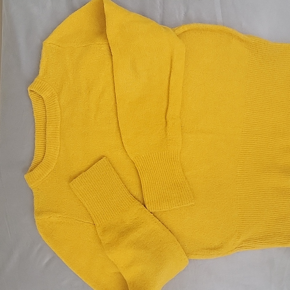 H&M Crew Neck Long Sleeves Sweater, Color Mustard, 13% Aplaca, 13% Wool, Size M - Picture 4 of 7